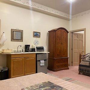 Oak Valley Inn And Suites